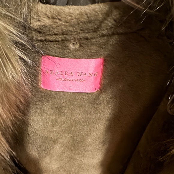 L green jacket with fur - Picture 2 of 5